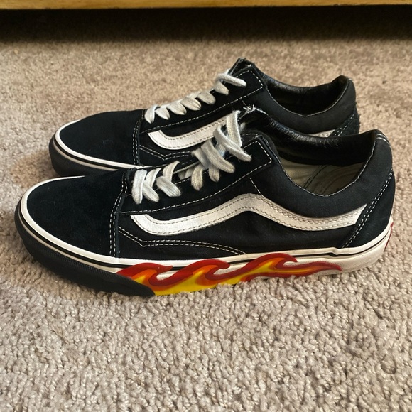Unisex Vans of the wall Oldskool low top Sneakers with Flame Accents - Picture 1 of 17